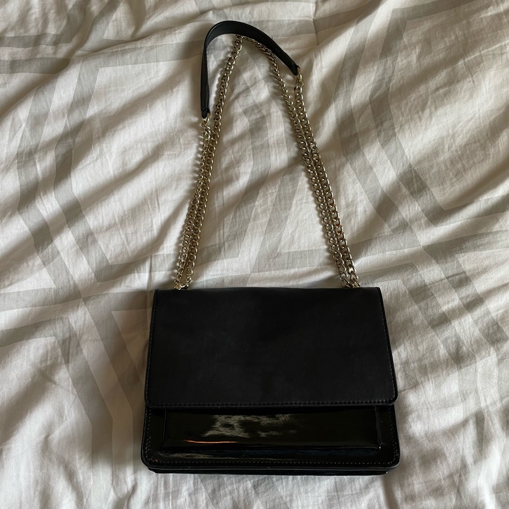 Lulu’s convertible crossbody purse
